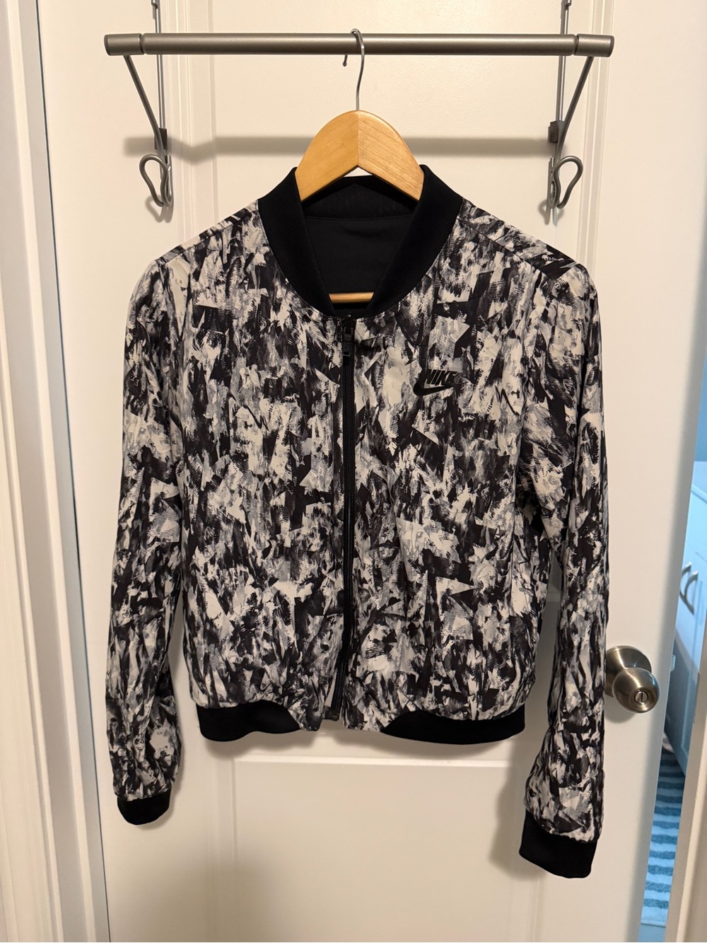 Nike Women's Black & White Abstract Print Bomber Jacket